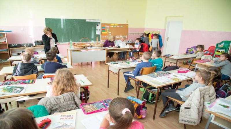 Gotovo 500 nastavnika postaje tehnološki višak