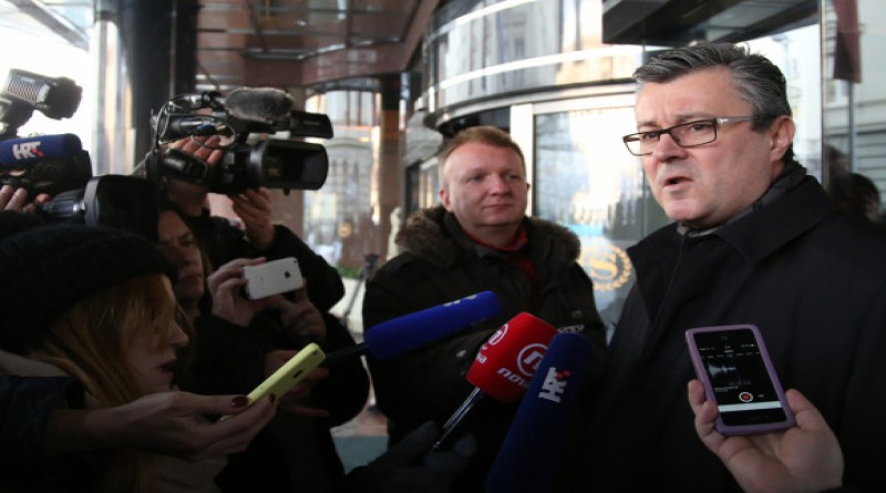 Zagreb, 07.01.2016. - Izjava za medije Tihomira Orekoviæa nakon sastanka s predsjednikom HDZ-a Tomislavom Karamarkom i zagrebaèkim rektorom i predsjednikom Rektorskog zbora Damirom Borasom u Sheratonu. foto HINA/ Lana SLIVAR DOMINIÆ/ lsd