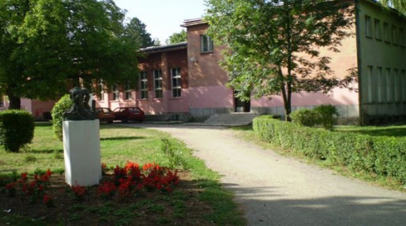 10. svibnja 2017. godine u 19 sati u "Narodnom sveučilištu" Livno predstava u izvedbi maturanata Srednje škole "Kupres"