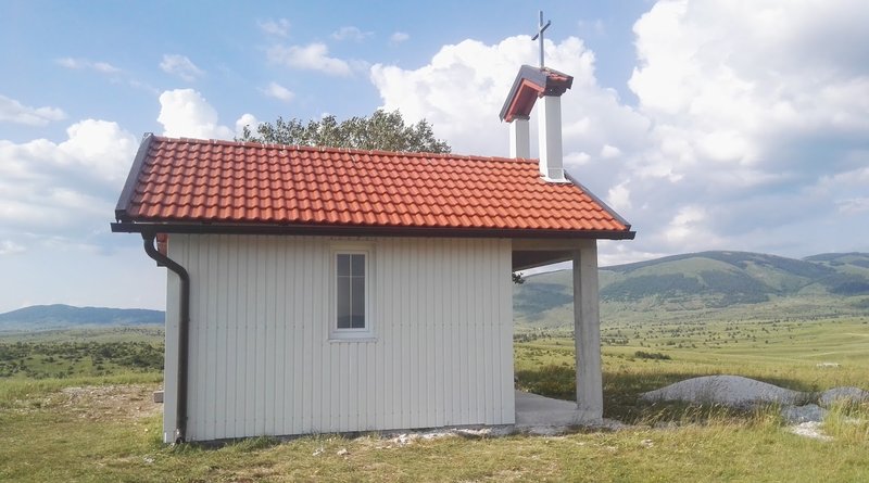 Kupres: POSTAVLJENA LIMENA FASADA NA KAPELICU NA KRIŽU