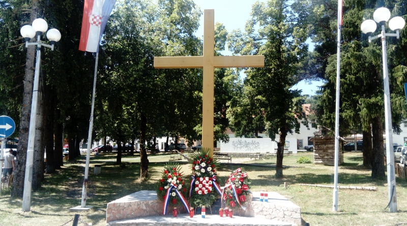 FOTO: Svetom misom i polaganjem vijenaca obilježen Dan Oslobođenja Glamoča