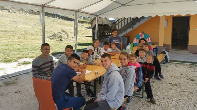 Održan prvi ljetni dječji kamp u Bos. Grahovu