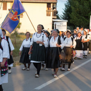 DRUGA VEČER: Svetu misu predvodio don Drago Ćurković, održana Večer folklora