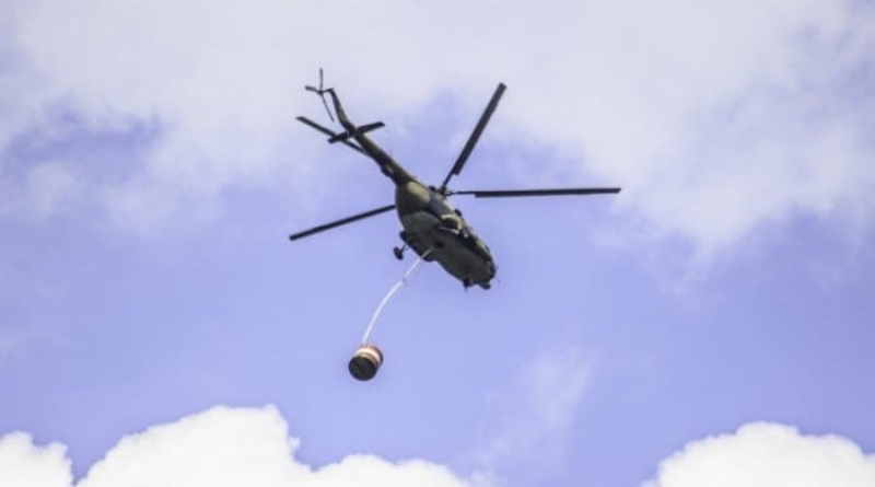 Helikopter OSBiH angažiran na gašenju požara u Drvaru