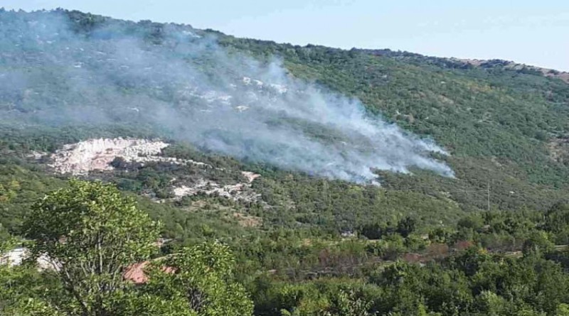 Očekuje se dolazak helikoptera oružanih snaga BiH na gašenju požara kod Drvara