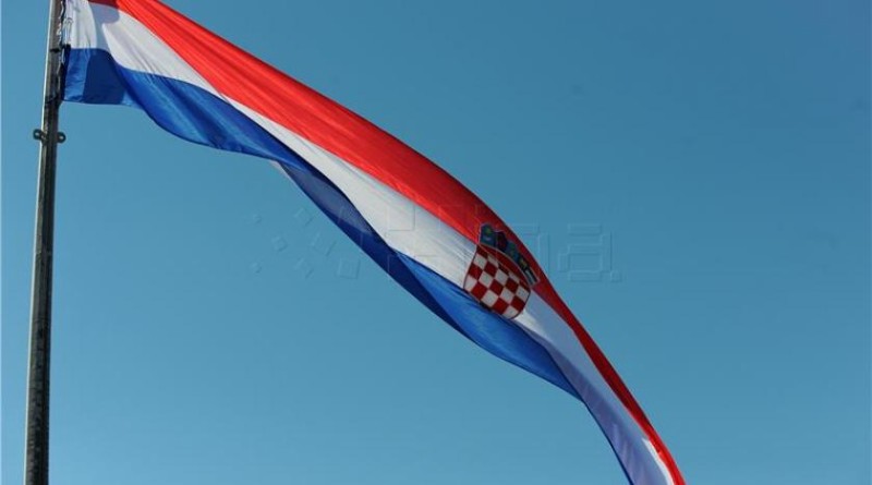 DAN POBJEDE: Svečano podignuta zastava Hrvatske na Kninskoj tvrđavi