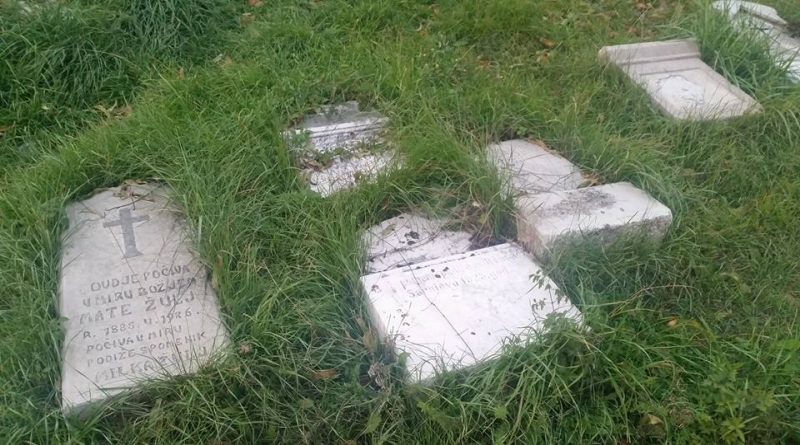 Katoličko je groblje u Drvaru preorano, a dio nadgrobnih spomenika prenesen je na Šobića glavicu, blizu Šobića groblja. Tamo je i danas vidljiva nekolicina devastiranih nadgrobnih spomenika koji povaljani leže na zemlji