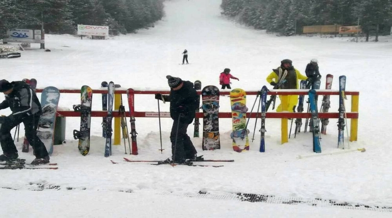 SLUŽBENO POČELA ZIMSKA SEZONA, SKIJAŠI UŽIVALI NA BLIDINJU