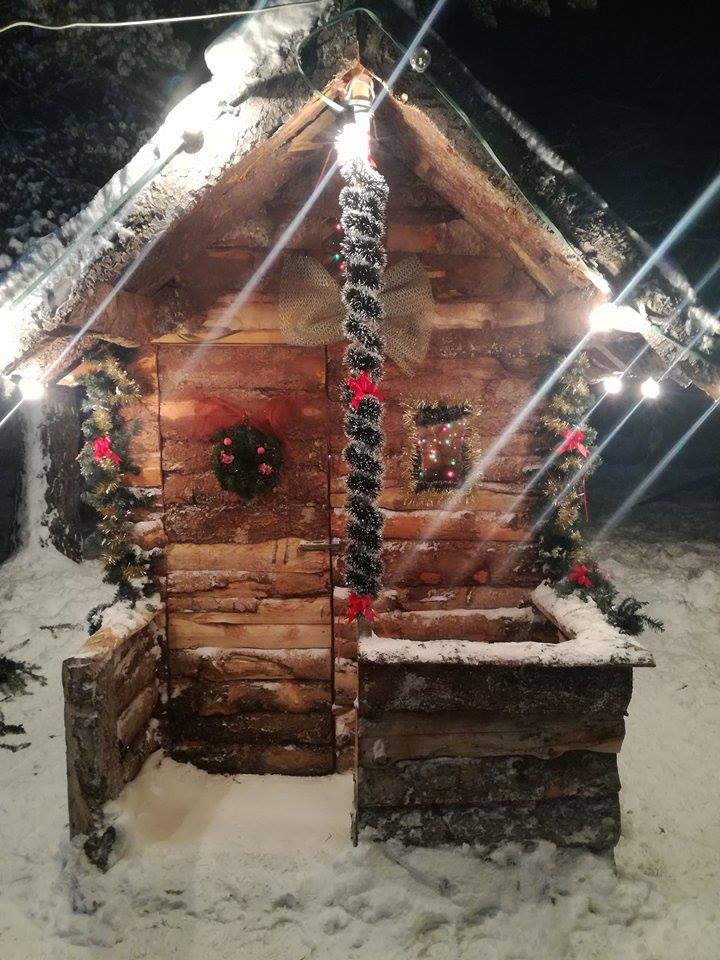 U Glamoču je završeno božićno-novogodišnje ukrašavanje grada