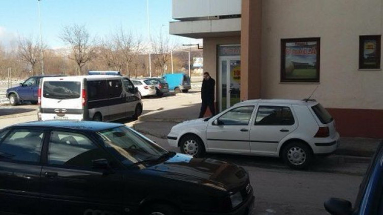 DRAMA U LIVNU / Uz prijetnju oružjem, ukrao novac
