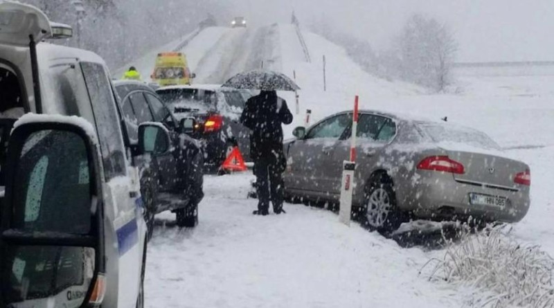 Otežan promet na prometnici Glamoč - Livno - Šujica - Kupres