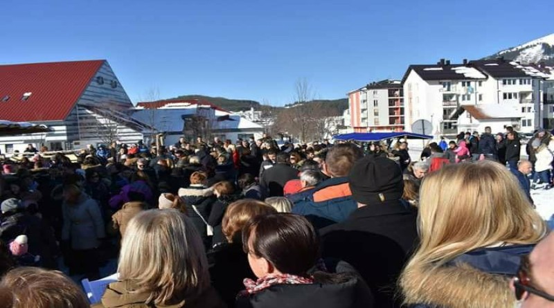 FOTO: Uprizorenje živih jaslica u Kupresu