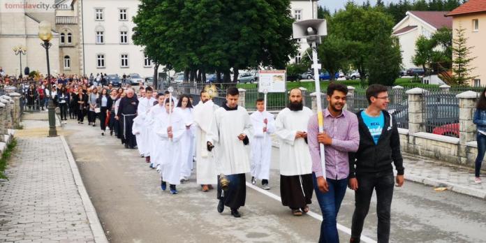 Foto: Tijelovska procesija tomislavgradskim ulicama