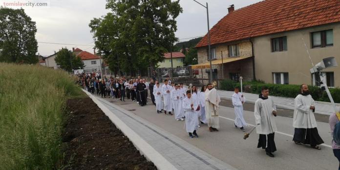 Foto: Tijelovska procesija tomislavgradskim ulicama