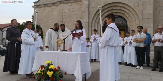 Foto: Tijelovska procesija tomislavgradskim ulicama