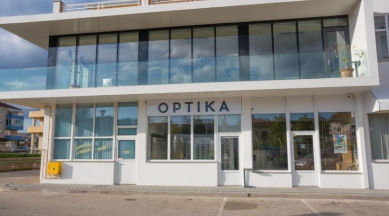 Tomislavgrad: Iz optičke radnje otuđeno 90 komada 'Ray ban' naočala