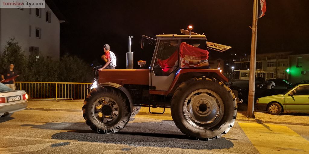 Tako je slavio Tomislavgrad: u navijačkoj koloni i mikser i traktor…
