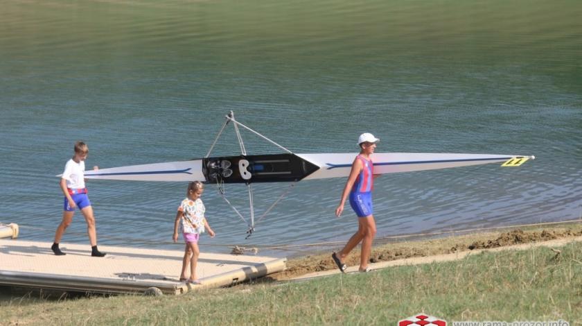 FOTO: Na Ramskom jezeru održana veslačka regata