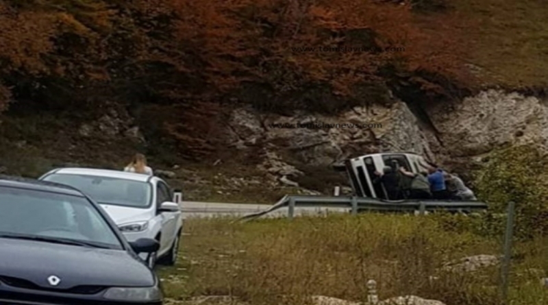 FOTO : PREVRNUO SE KOMBI NA MAGISTRALNOM PUTU ŠUJICA - KUPRES