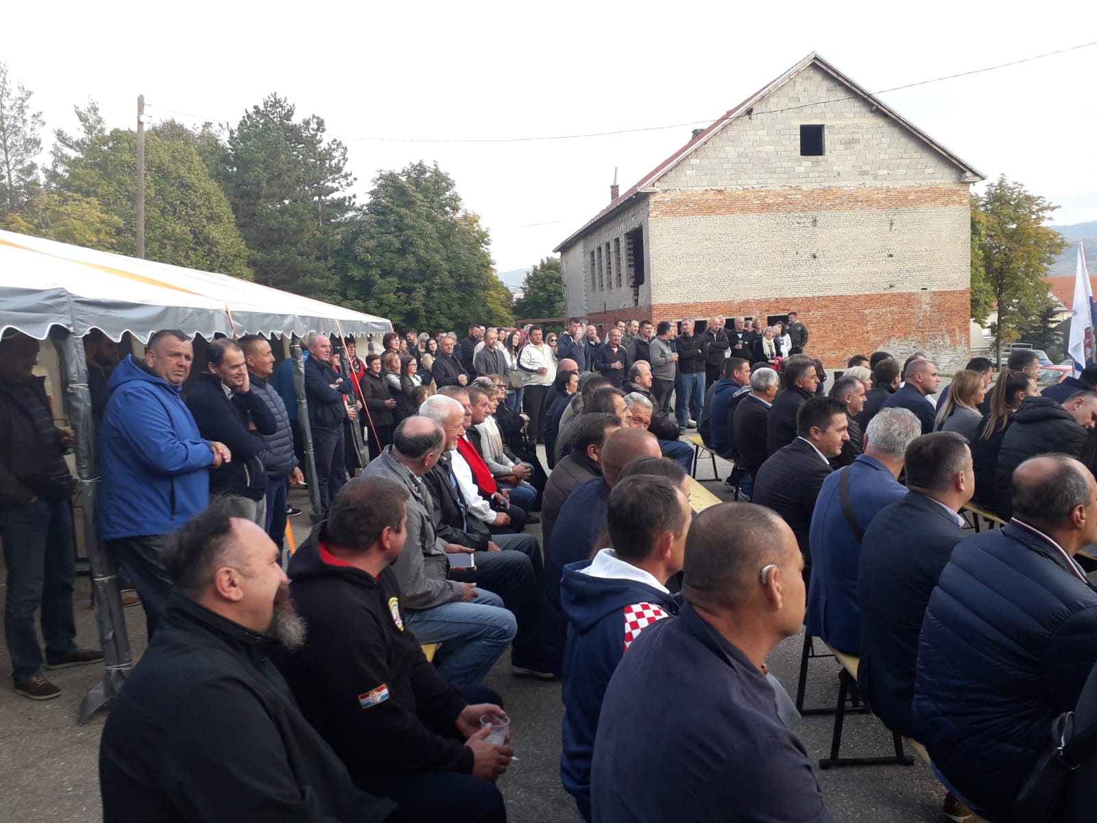 Mnoštvo okupljenih mještana TO Dobro, Generalski zbor i temeljne Udruge HVO-a podržali Zajedništvo HDZ BiH