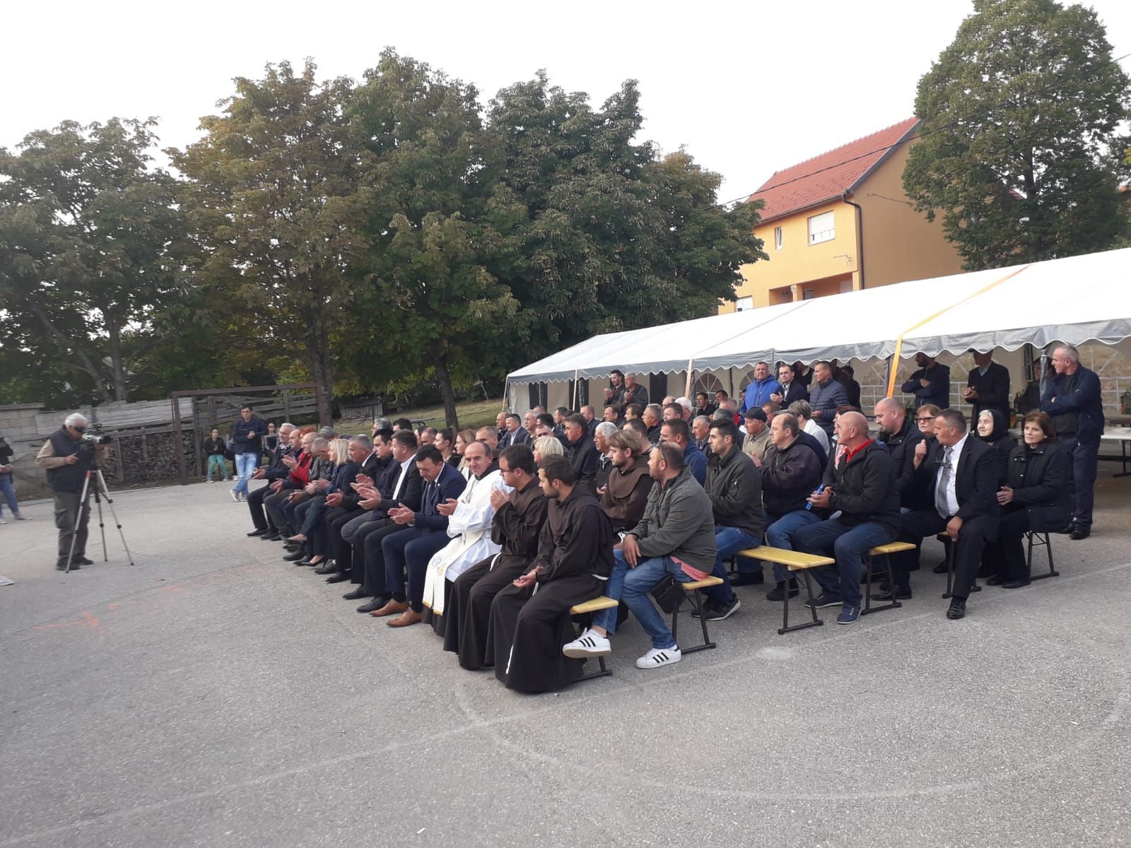Mnoštvo okupljenih mještana TO Dobro, Generalski zbor i temeljne Udruge HVO-a podržali Zajedništvo HDZ BiH