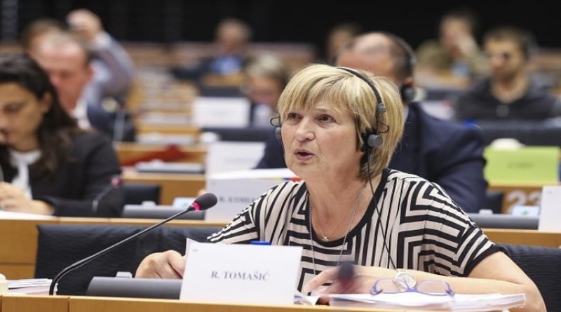 RUŽA TOMAŠIĆ OPRALA PUČKU PRAVOBRANITELJICU VIDOVIĆ: ‘Pored silovanih Vukovarki i neosuđenih četnika, ona se bavi pozdravom ZDS’