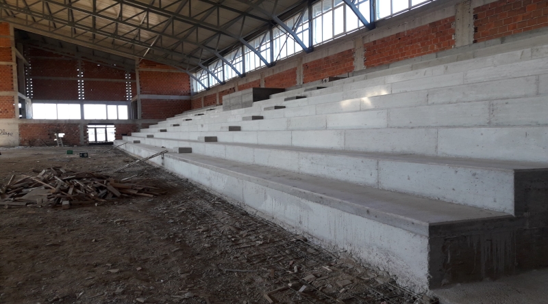 Na Športskoj dvorani Kupres postavljene tribine i započeti radovi na postavljanju limene fasade