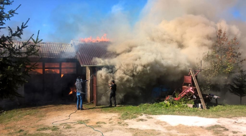 KUPRES: Požar na objektu Ante Smoljo-Žuro (FOTO)