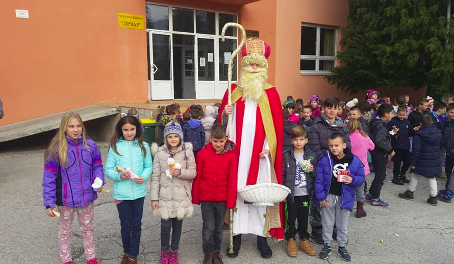 Sveti Nikola posjetio djecu Drvara i Bos. Grahova