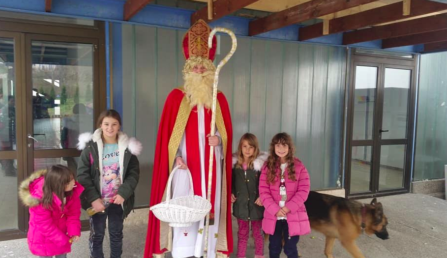 Sveti Nikola posjetio djecu Drvara i Bos. Grahova