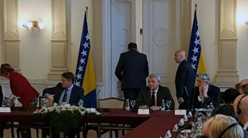 Dodik napustio sastanak jer nije istaknuta zastava RS-a