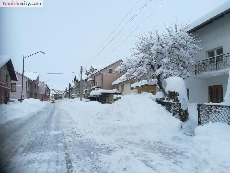 U Tomislavgradu palo 60 cm snijega