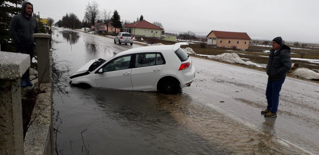 TOMISLAVGRAD  Vozači oprez! Zbog velike količine vode na prometnicama, prometna nesreća u Mrkodolu