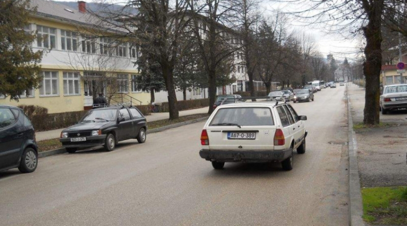 Opet pucnjava u Drvaru: Dvije osobe uhićene, oštećen Mercedes
