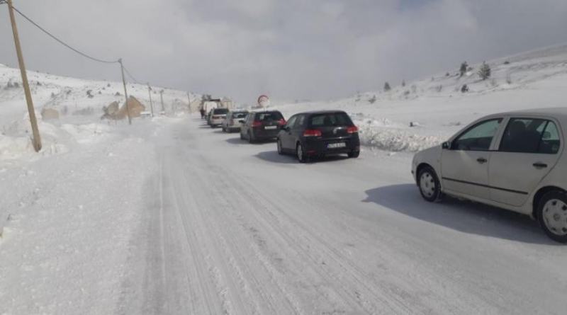 Snježni nanosi stvaraju probleme na prometnici Šujica - Kupres