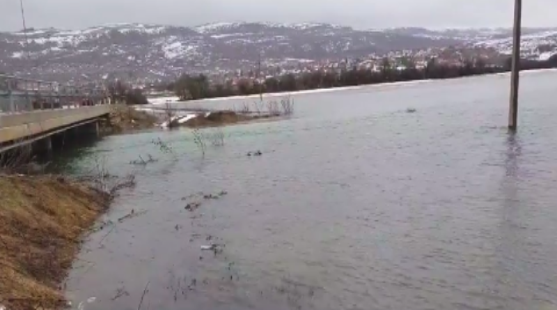 LIVNO: Nakon otapanja snijega izlila se rijeka Žabljak (VIDEO)