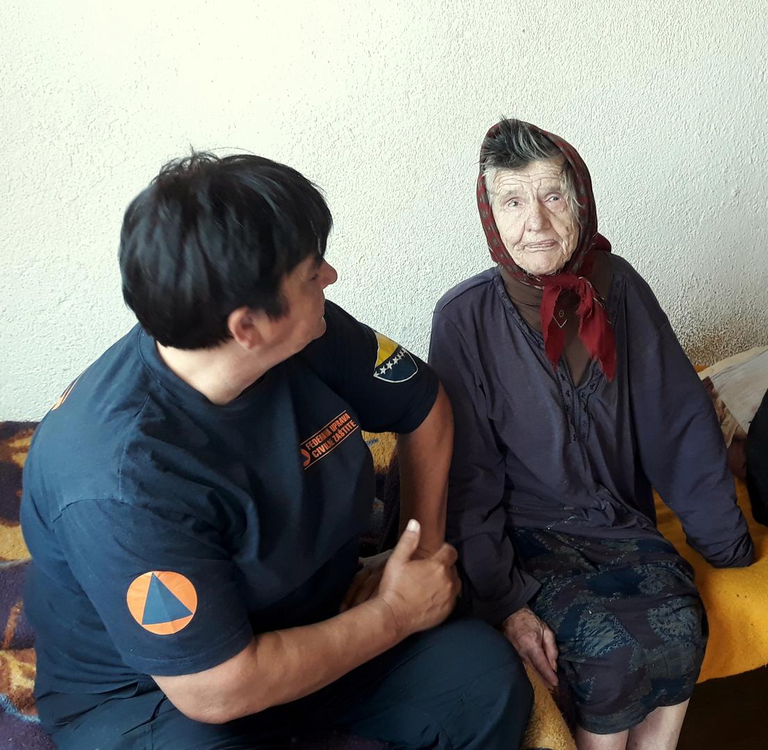 LJUDI VELIKA SRCA U HBŽ  Baka Đurđija (94), slijepa i bolesna, živi sama u sobičku