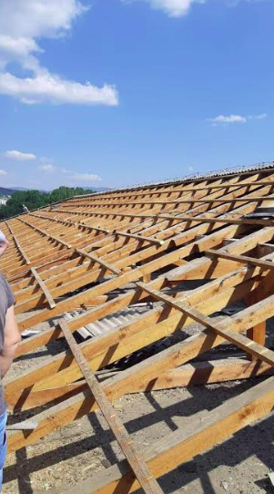 LIVNO: U tijeku radovi na izmjeni krovišta na zgradi OŠ Fra Lovro karaula