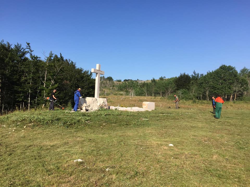 SVETA MISA ZA 18 POBIJENIH DUVANJSKIH HRVATA U PAKLINAMA 4. KOLOVOZA