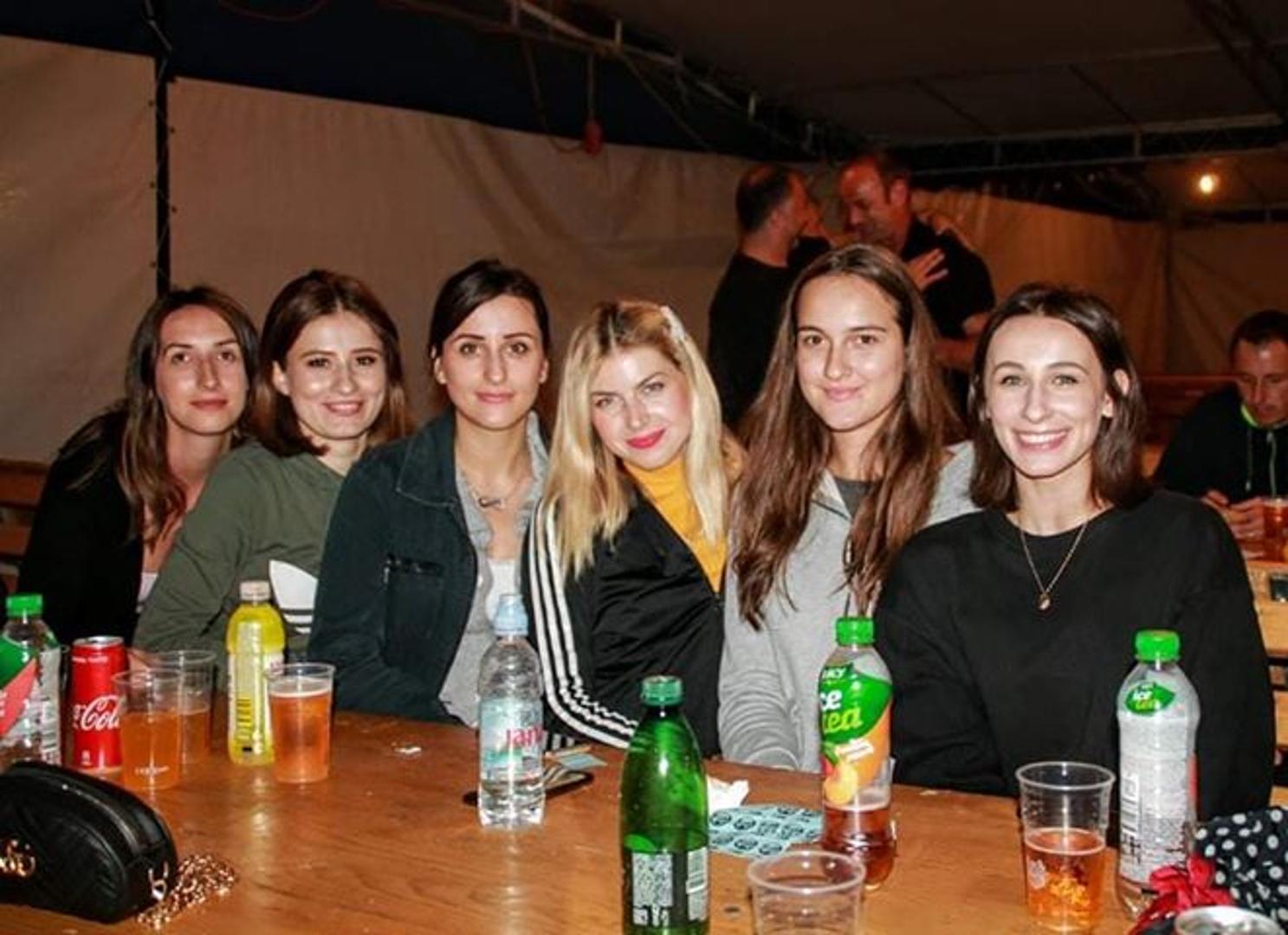 PO PRVI PUT U LIVNU Održan susret Srđevćana: Okupili se brojni gosti i mještani, otkriven spomenik