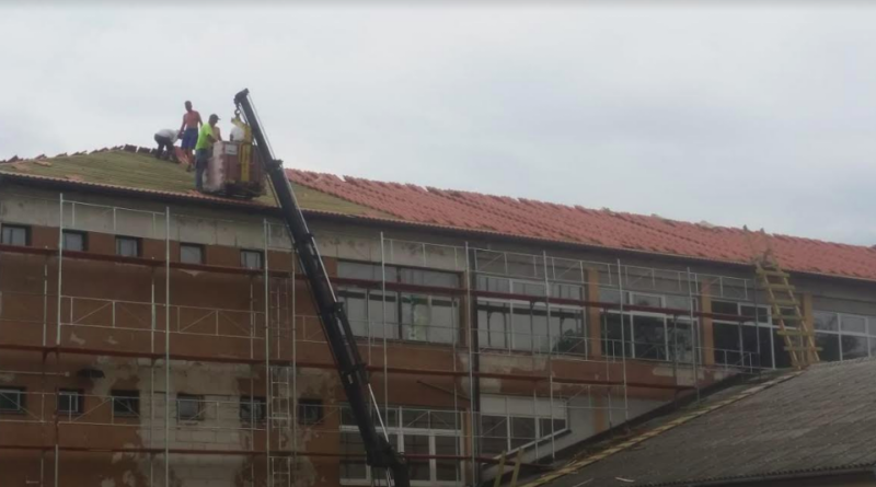 LIVNO: U tijeku radovi na izmjeni krovišta na zgradi OŠ Fra Lovro karaula