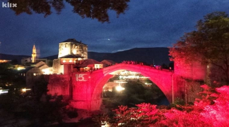 PODANIČKI MENTALITET Stari most može svijetliti u turskim bojama, u hrvatskim ne može!