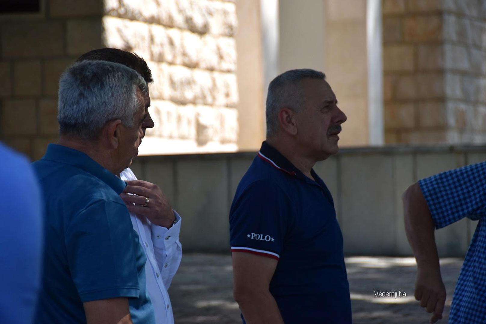 Obljetnica HR Herceg Bosne: Grob Mate Bobana pohodile stotine osoba (FOTO)