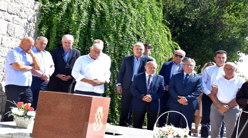 Obljetnica HR Herceg Bosne: Grob Mate Bobana pohodile stotine osoba (FOTO)