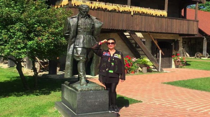 Alka Vuica slikala se pored Titovog spomenika u Kumrovcu, evo kakvi su je komentari dočekali