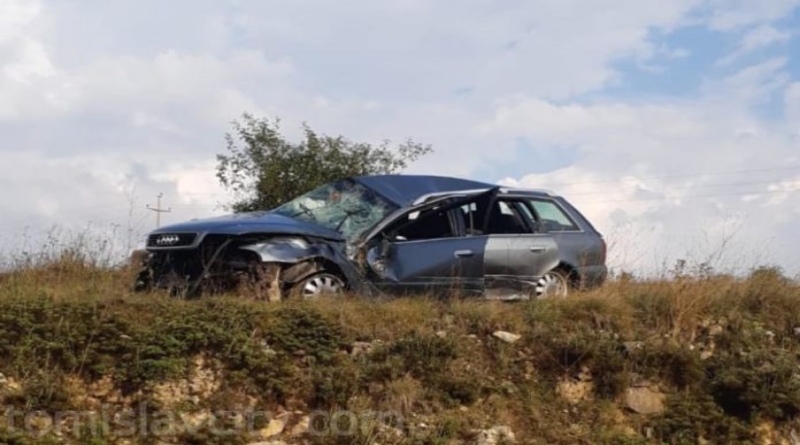 U Šujici Audi sletio s kolnika, jedna osoba ozlijeđena