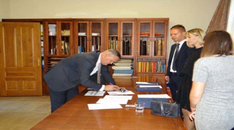 NačelnikTomislavgrada Ivan Vukadin potpisao ugovore o financijskoj potpori u ukupnom iznosu od 900.000,00 kuna