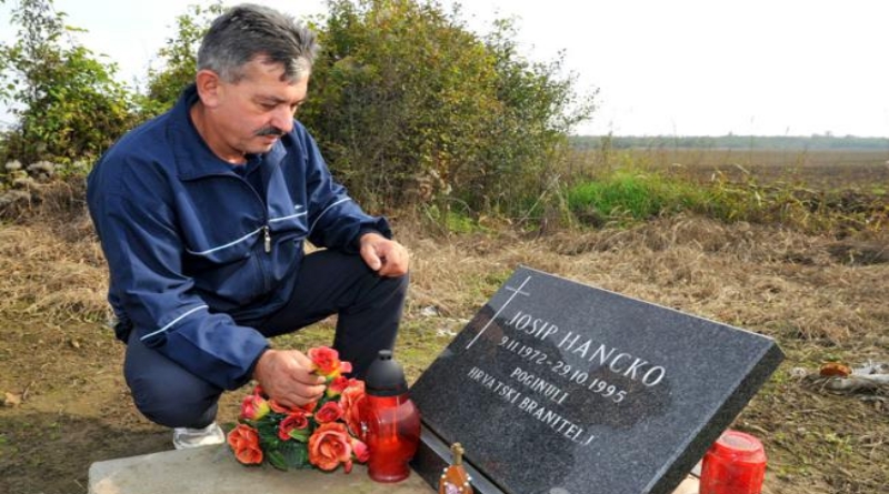 Sanjao je o karijeri profesionalnog vojnika HV-a!-Na današnji dan 1995. godine na isturenom položaju od Nuštra prema Marincima život je izgubio 22-godišnji Josip Hancko…