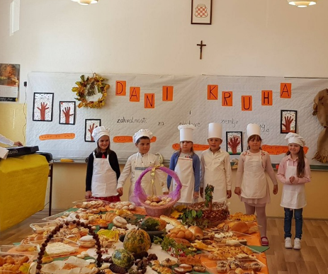 LIVNO: U Osnovnoj školi „Fra Lovro Karaulaˮ svečano obilježeni Dani kruha(FOTO)