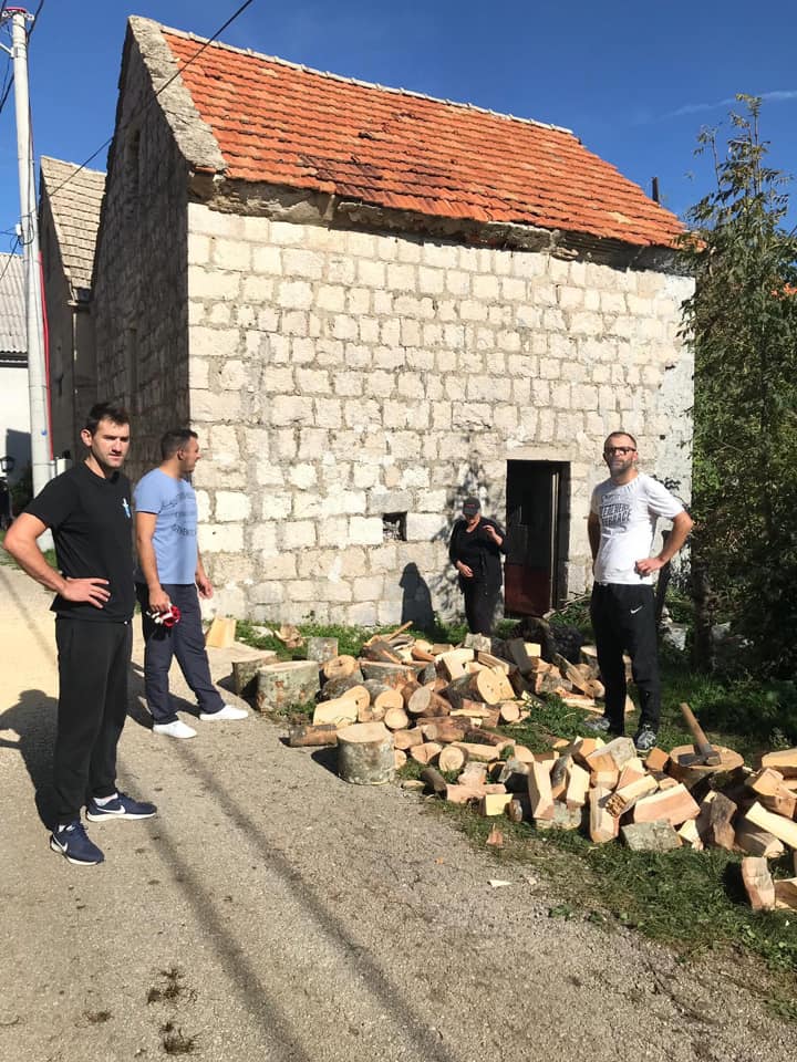 GO HDZ BiH Livno i Mladež HDZ BiH iscijepali drva za  potrebite na području Grada Livna